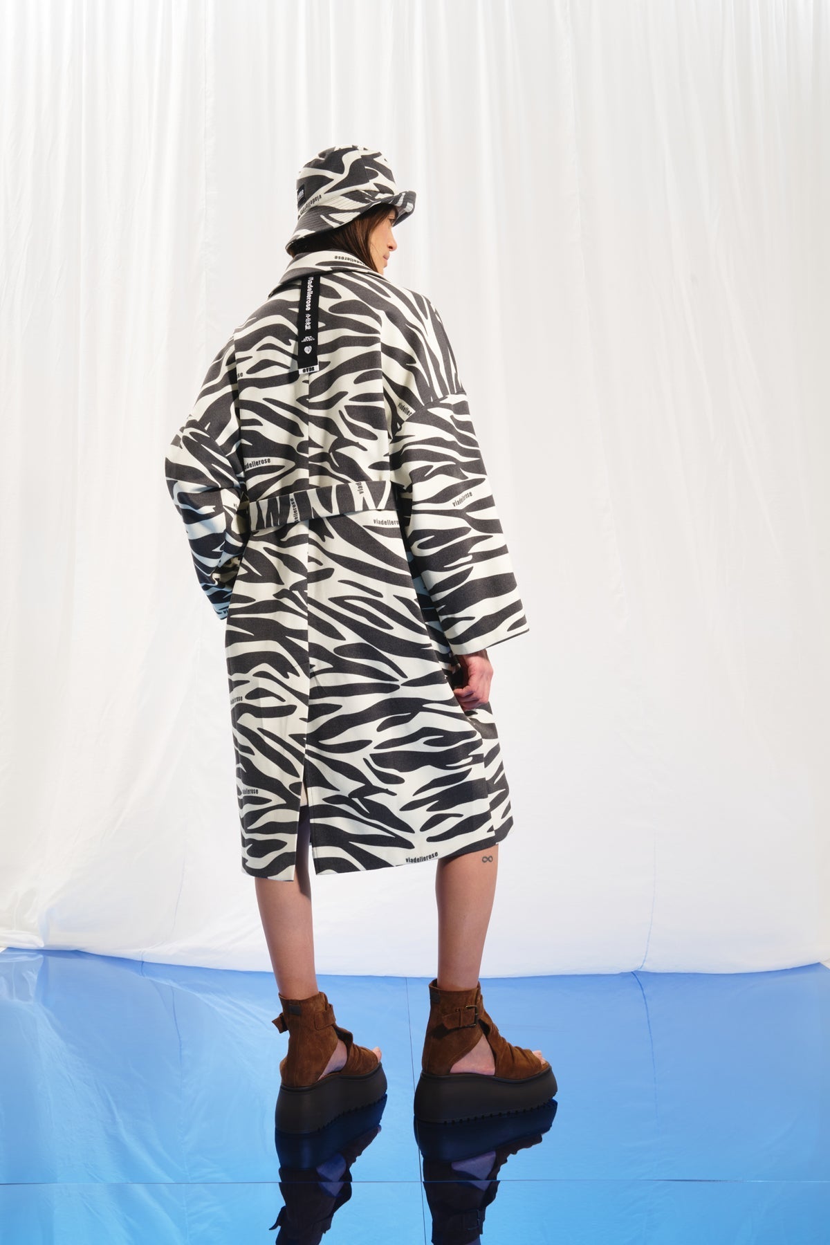 Black Off White Coat 17383
