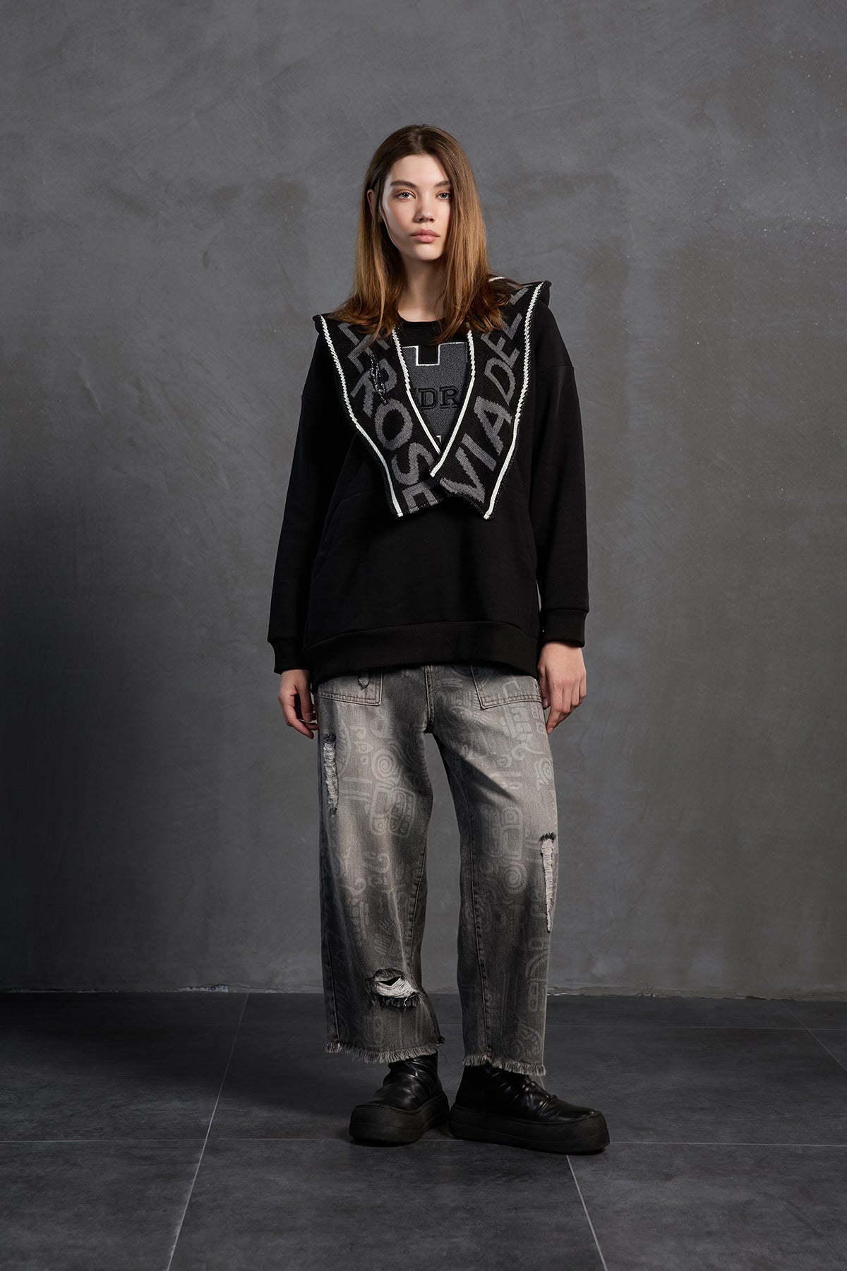 Black Hoodie Sweatshirt 18023