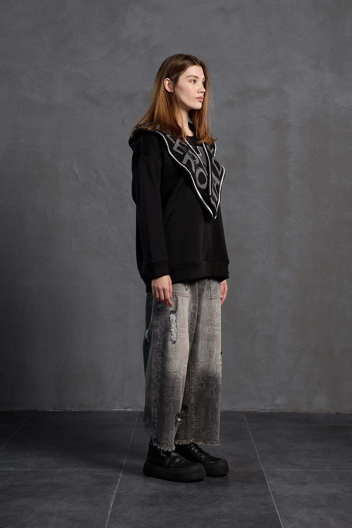 Black Hoodie Sweatshirt 18023