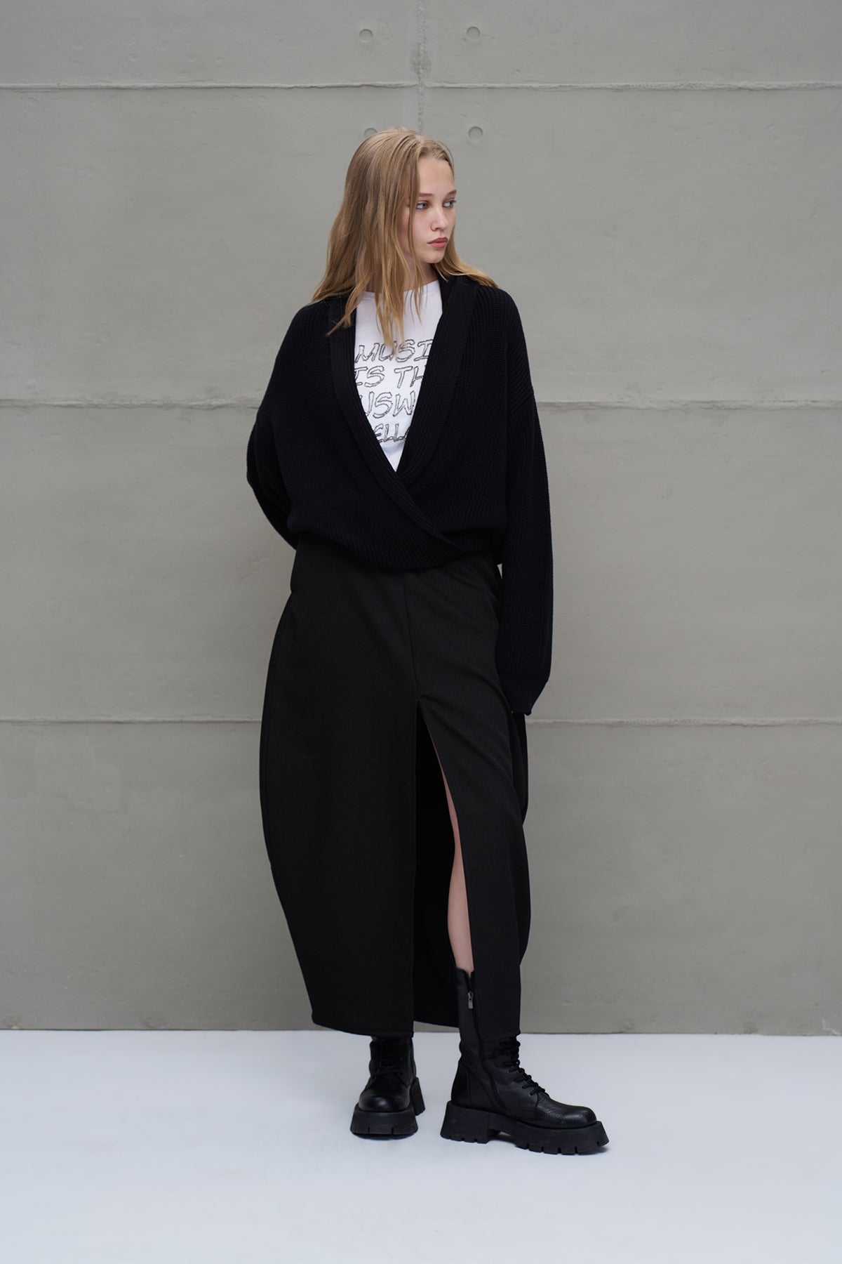 Black Surplice Neck Knit Cropped Cardigan 18050