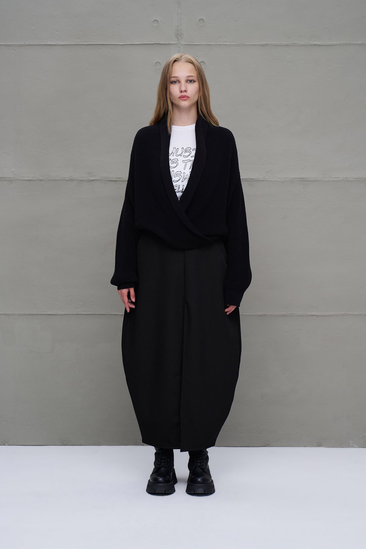 Black Surplice Neck Knit Cropped Cardigan 18050