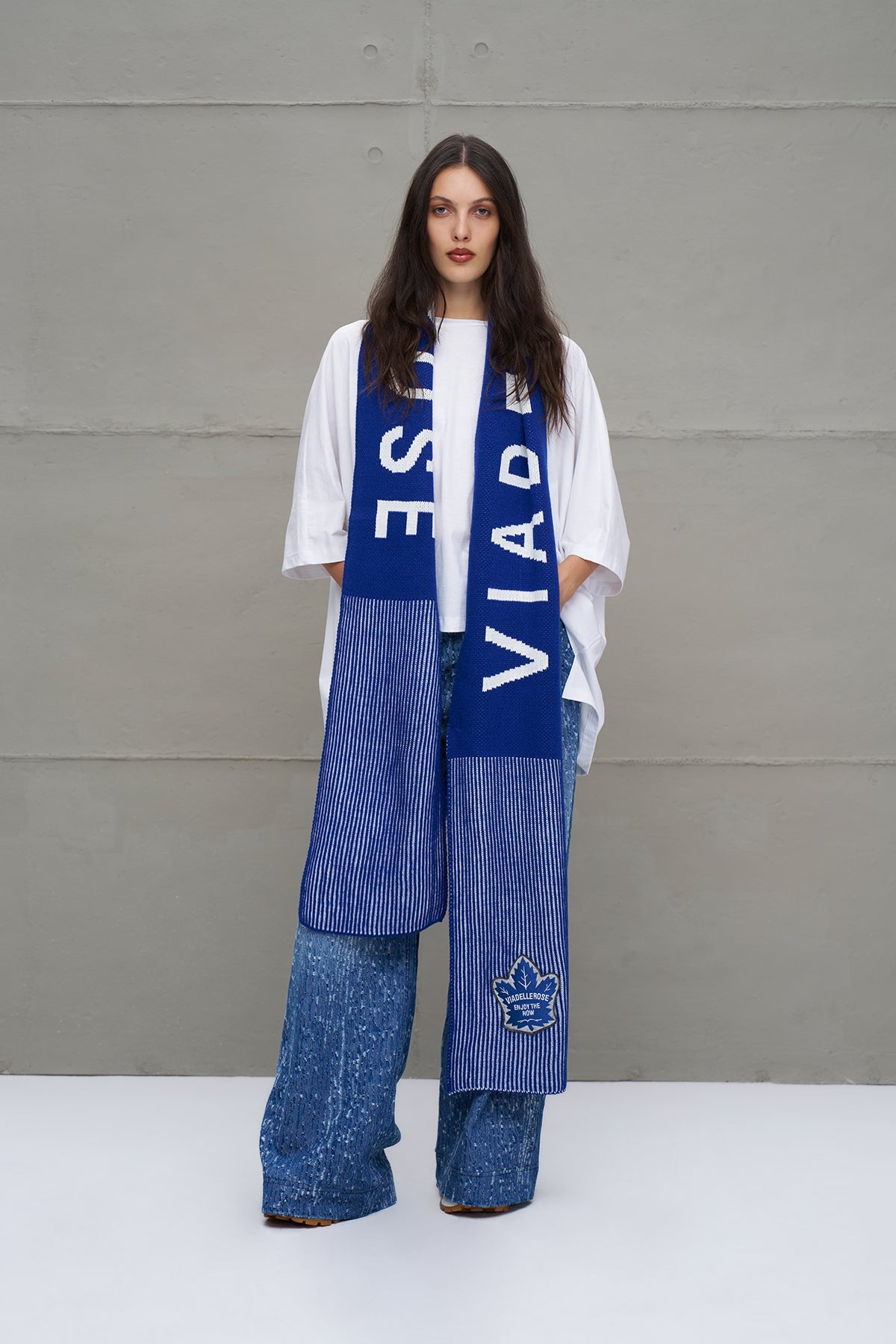 Royal White Scarf Vw2618069