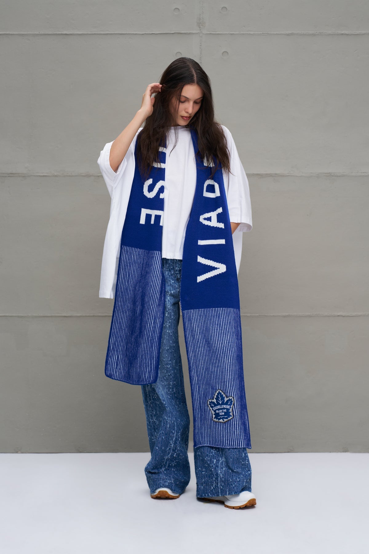 Royal White Scarf Vw2618069