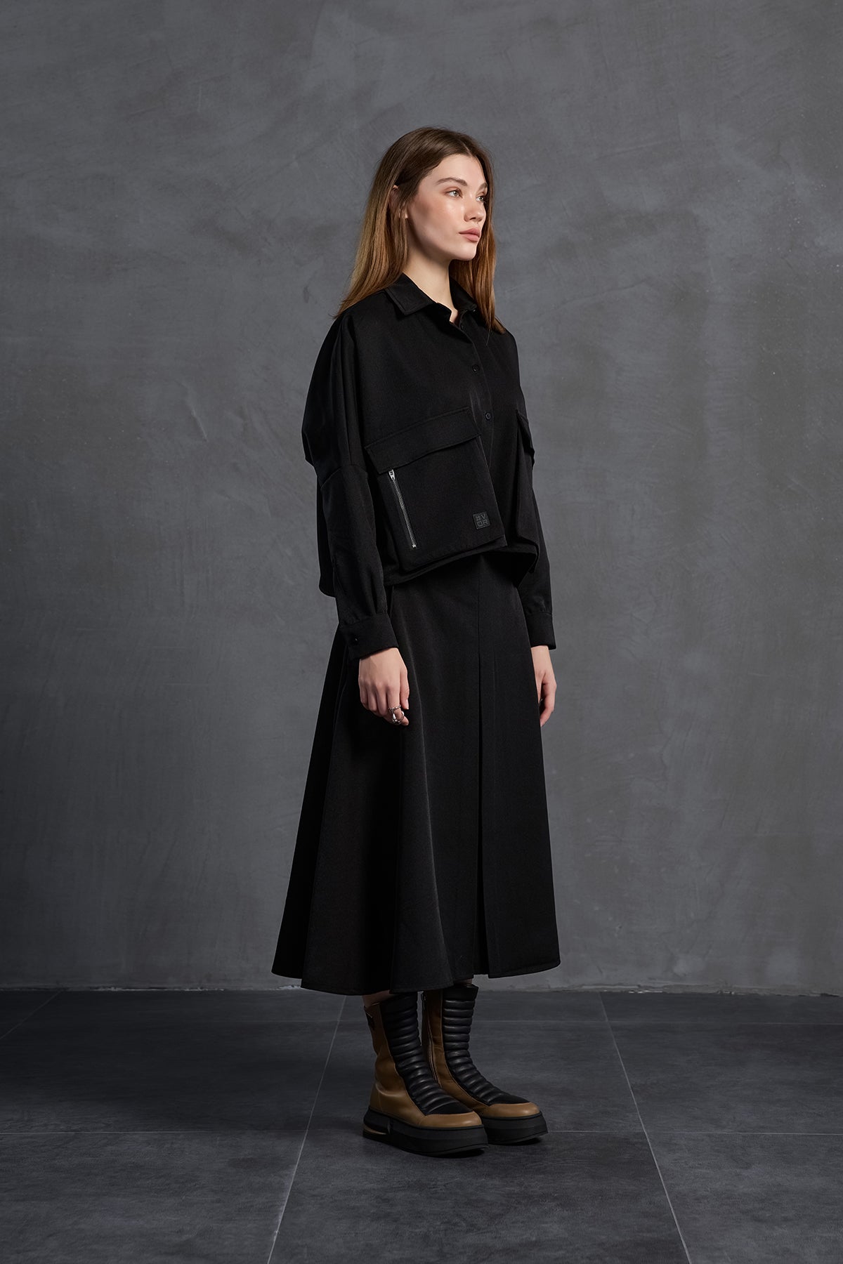 Black Pleated Midi Skirt 18198