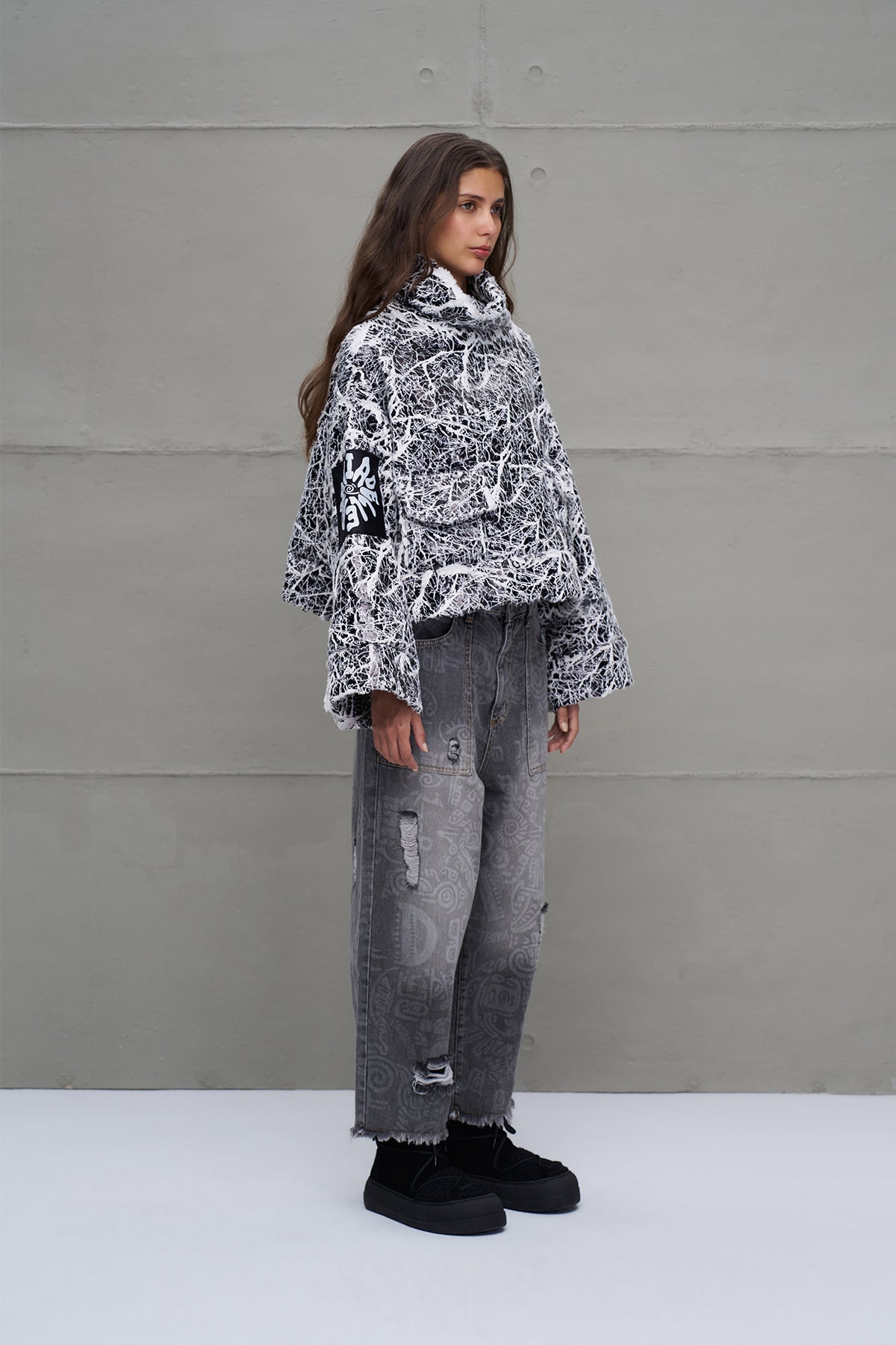 Black White Distressed Look Oversize Sweatshirt 18236