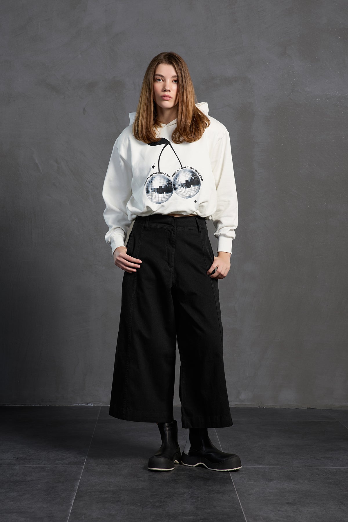 Off White Crop Sweatshirt 18259