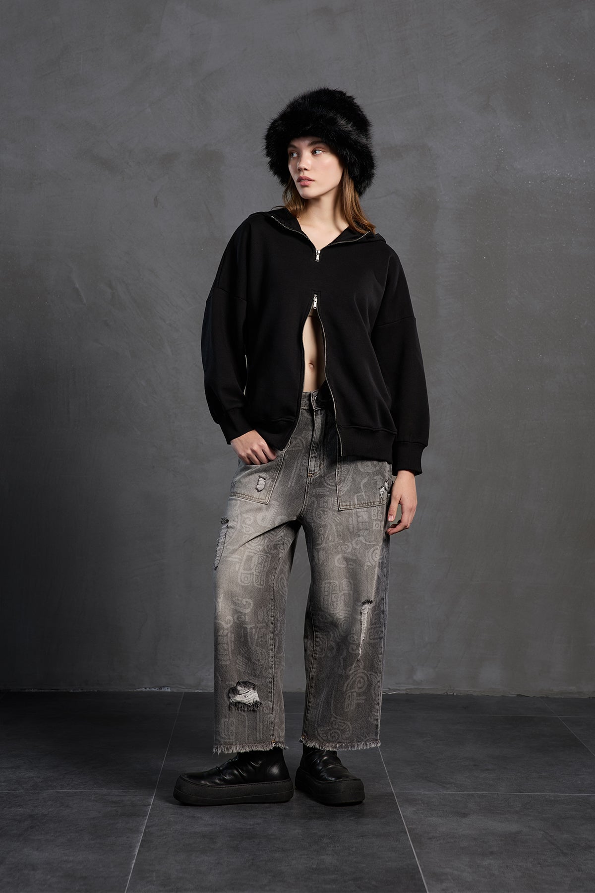 Black Zippered Oversize Sweatshirt 18285