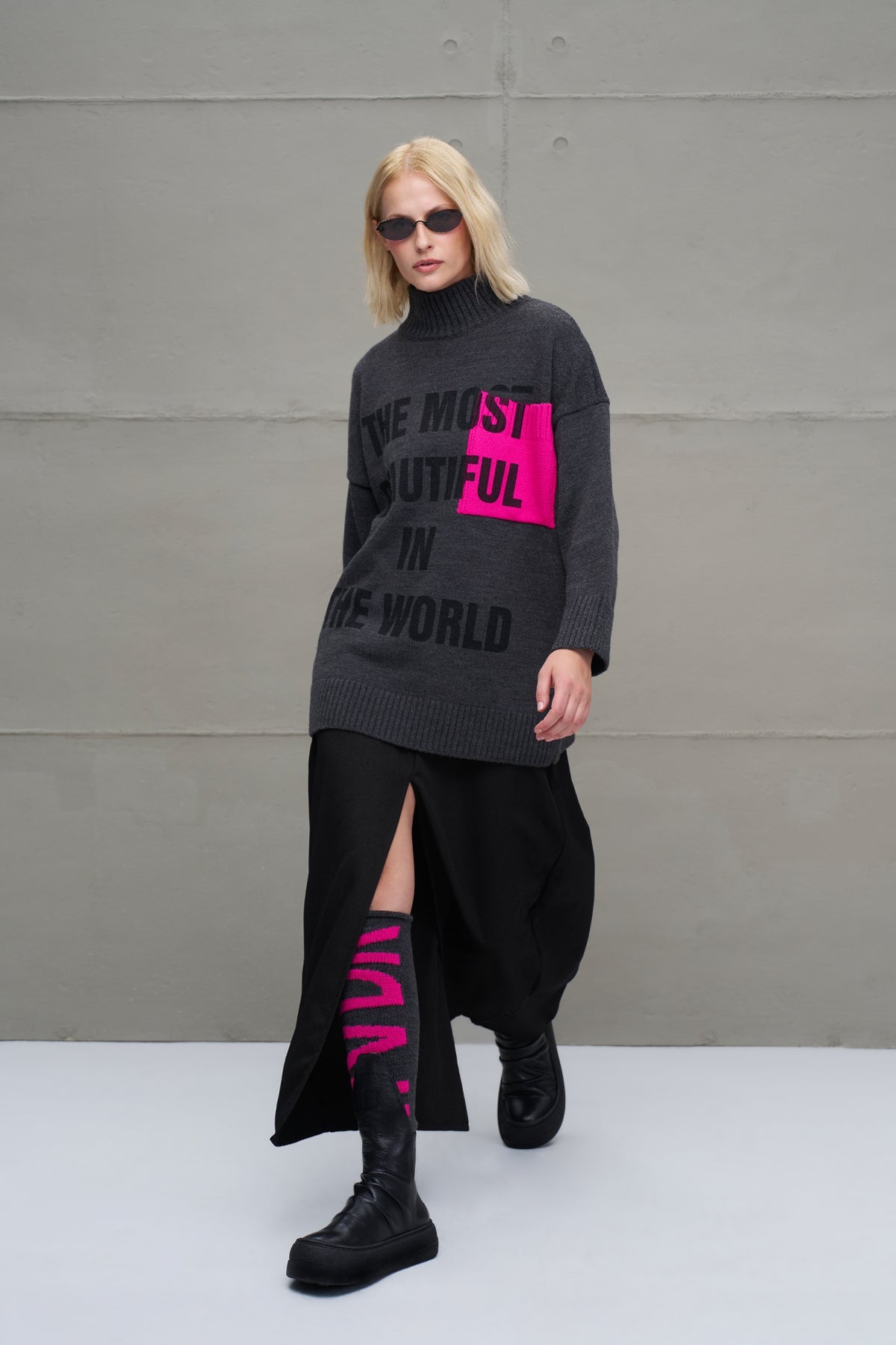 Anthracite Pink Logo Detailed Armless 18287