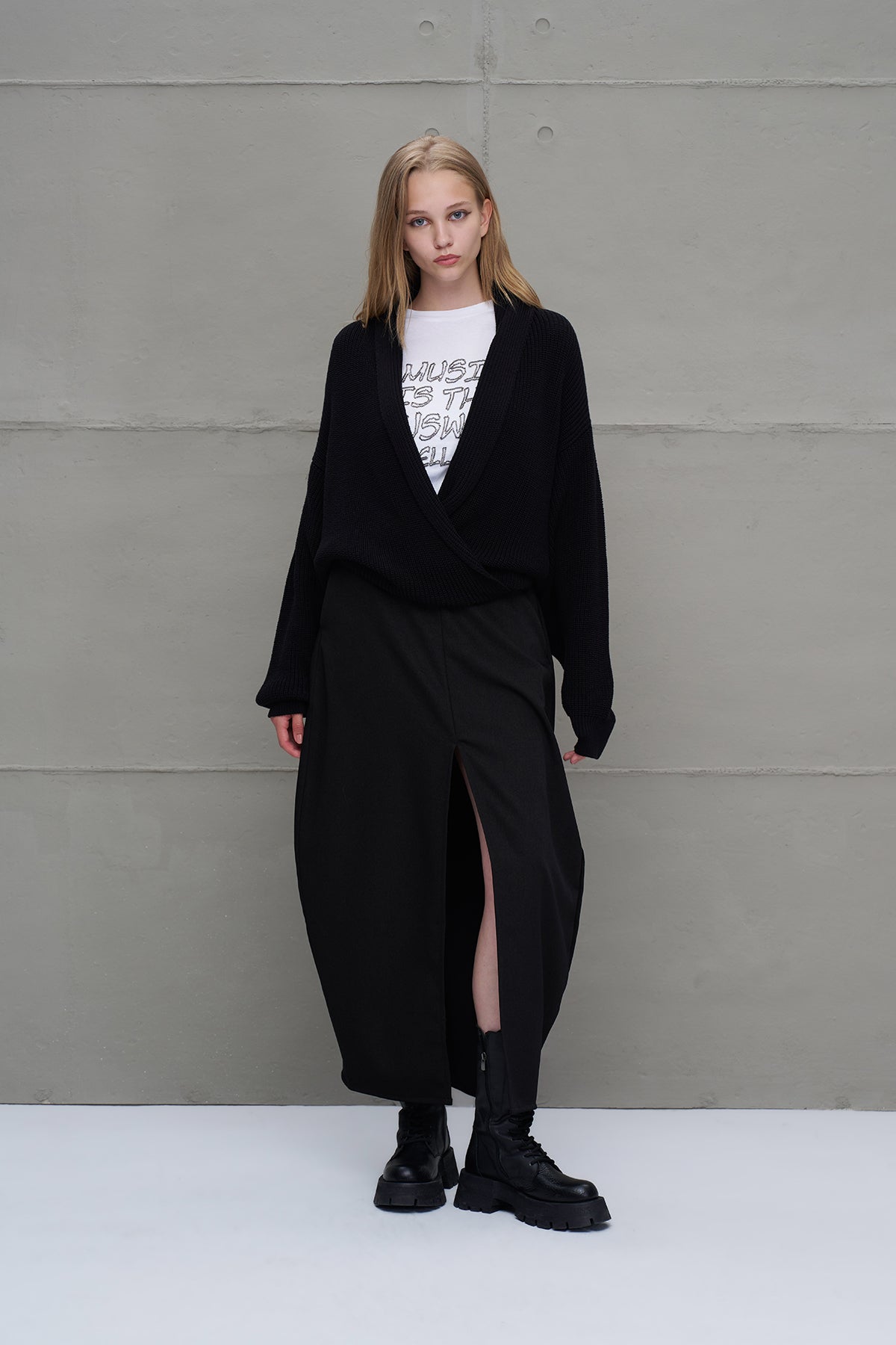 Black Surplice Neck Knit Cropped Cardigan 18050