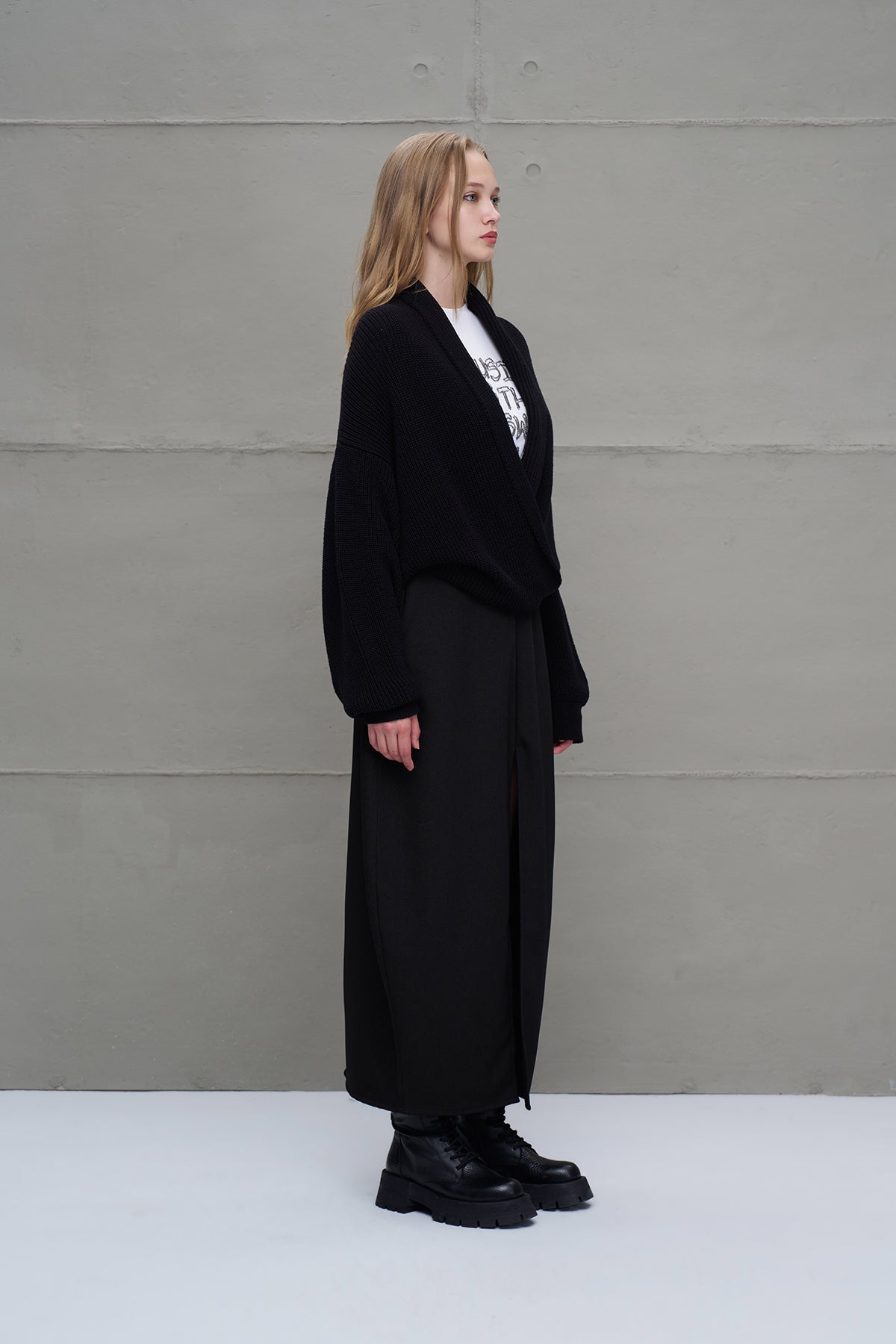 Black Surplice Neck Knit Cropped Cardigan 18050