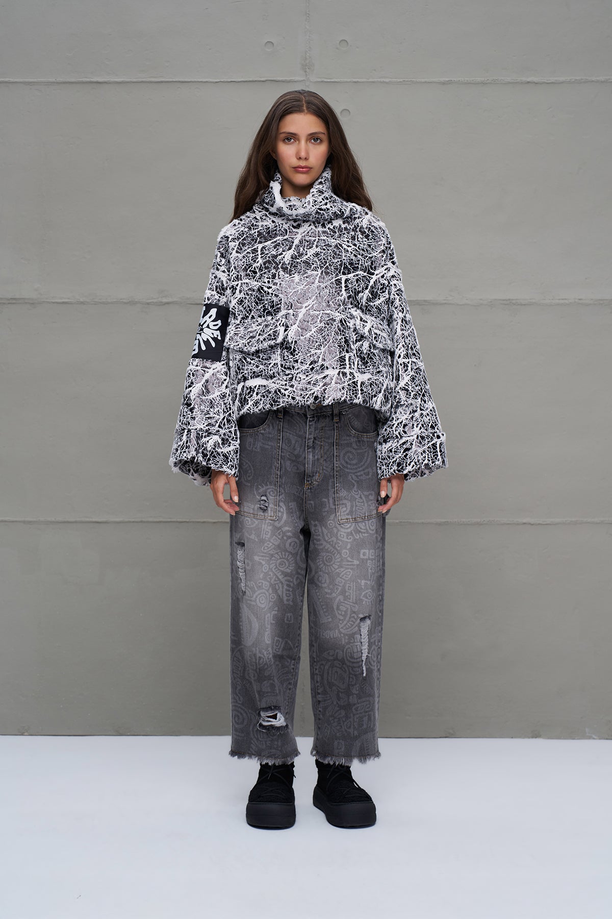 Black White Distressed Look Oversize Sweatshirt 18236